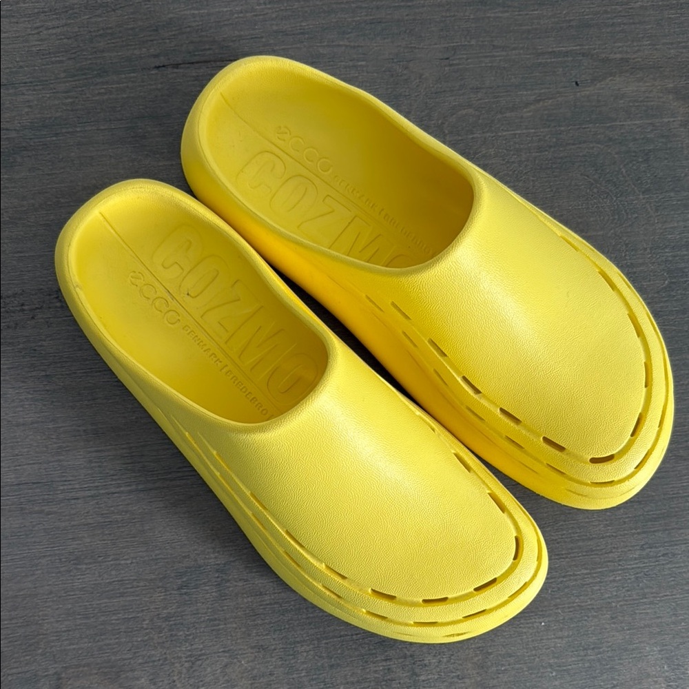 Ecco Women’s Clogs in Yellow Size 37